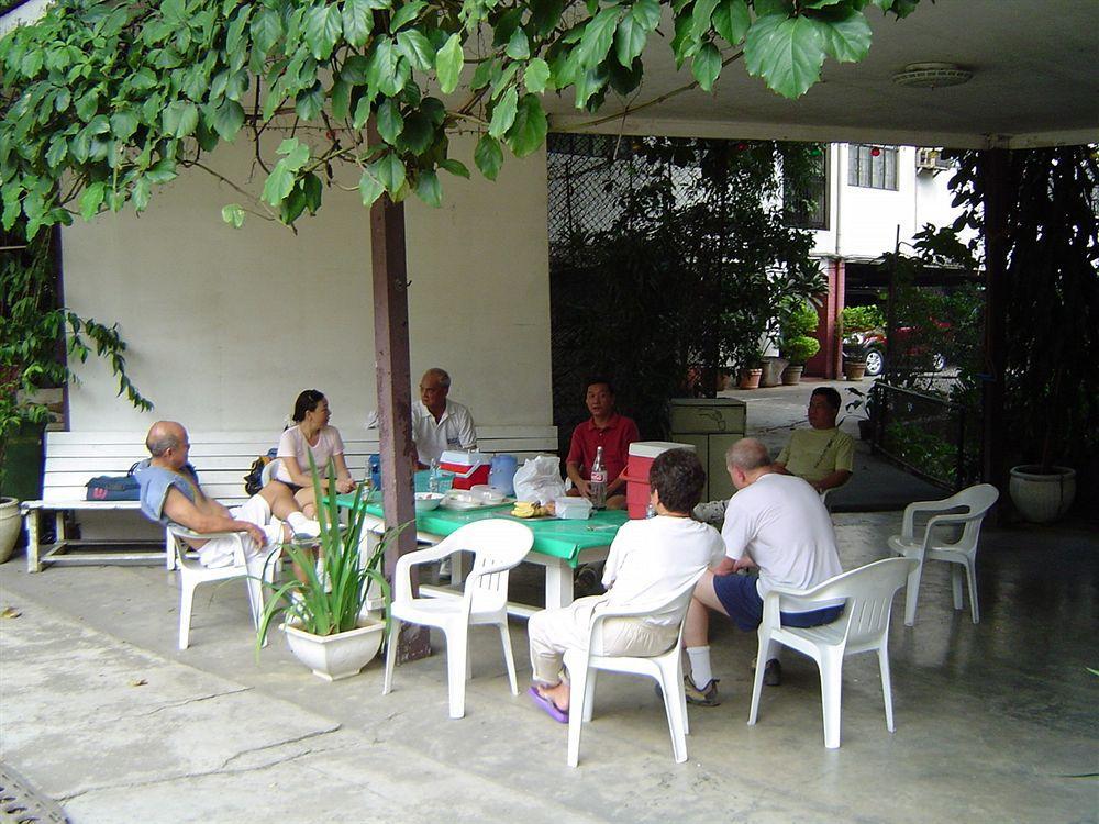 Broadway Court Apartelle 4Th Street Manilla Buitenkant foto