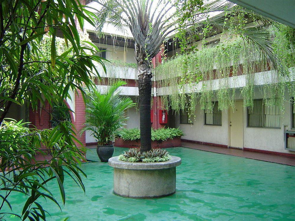 Broadway Court Apartelle 4Th Street Manilla Buitenkant foto