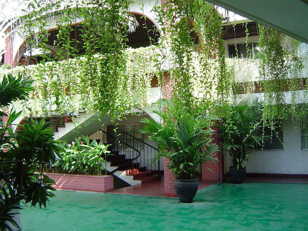 Broadway Court Apartelle 4Th Street Manilla Buitenkant foto
