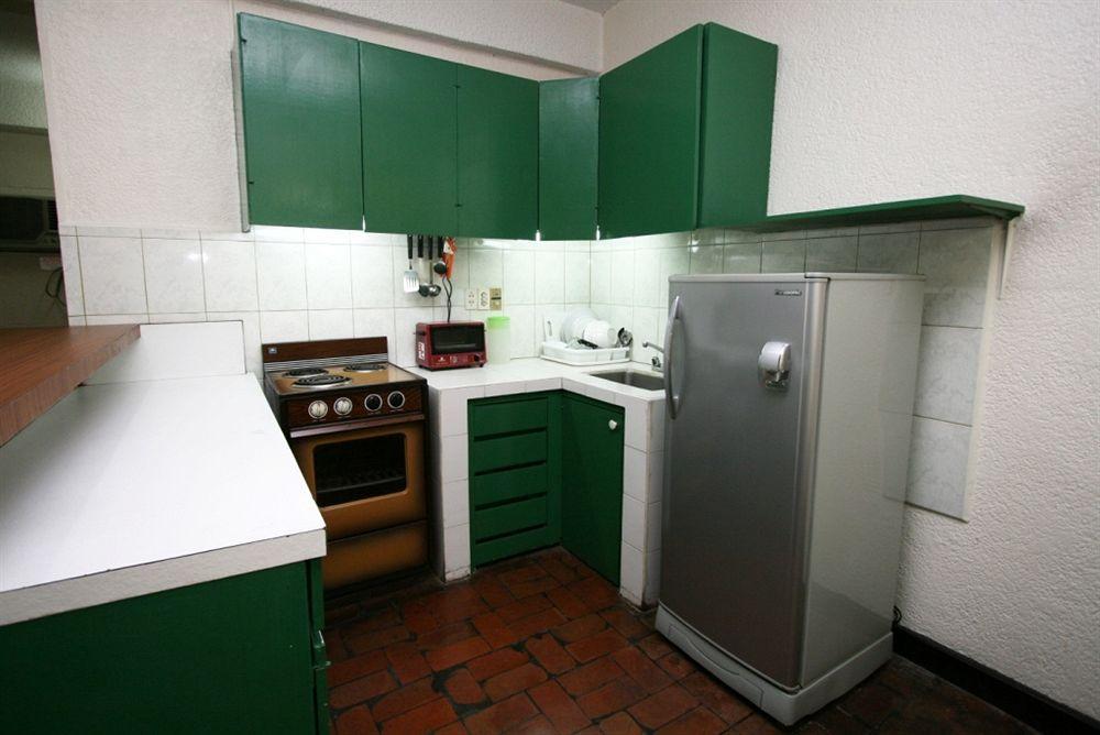 Broadway Court Apartelle 4Th Street Manilla Buitenkant foto