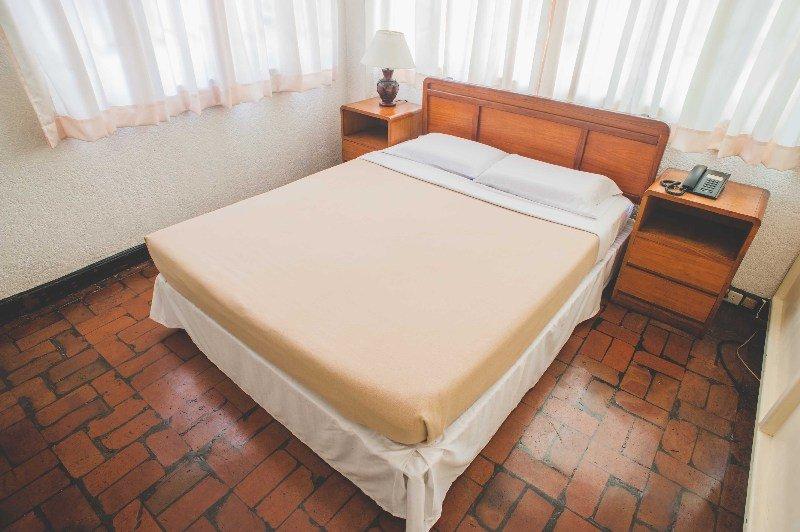 Broadway Court Apartelle 4Th Street Manilla Buitenkant foto