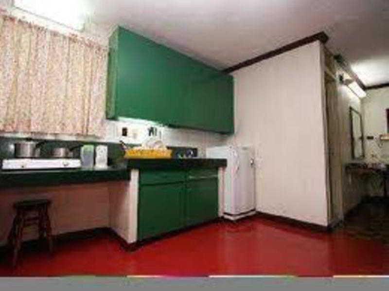Broadway Court Apartelle 4Th Street Manilla Buitenkant foto