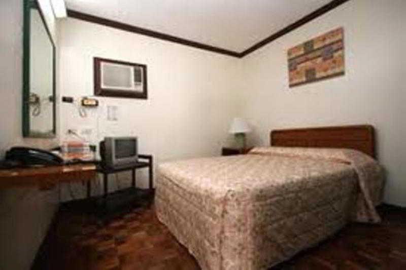Broadway Court Apartelle 4Th Street Manilla Buitenkant foto