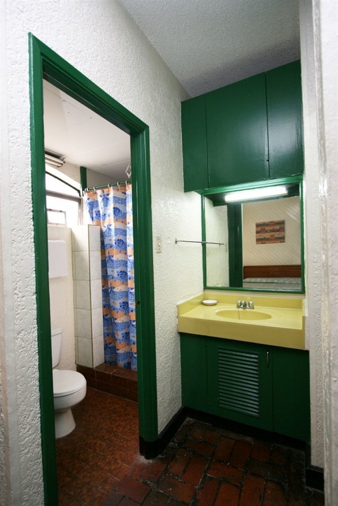 Broadway Court Apartelle 4Th Street Manilla Buitenkant foto