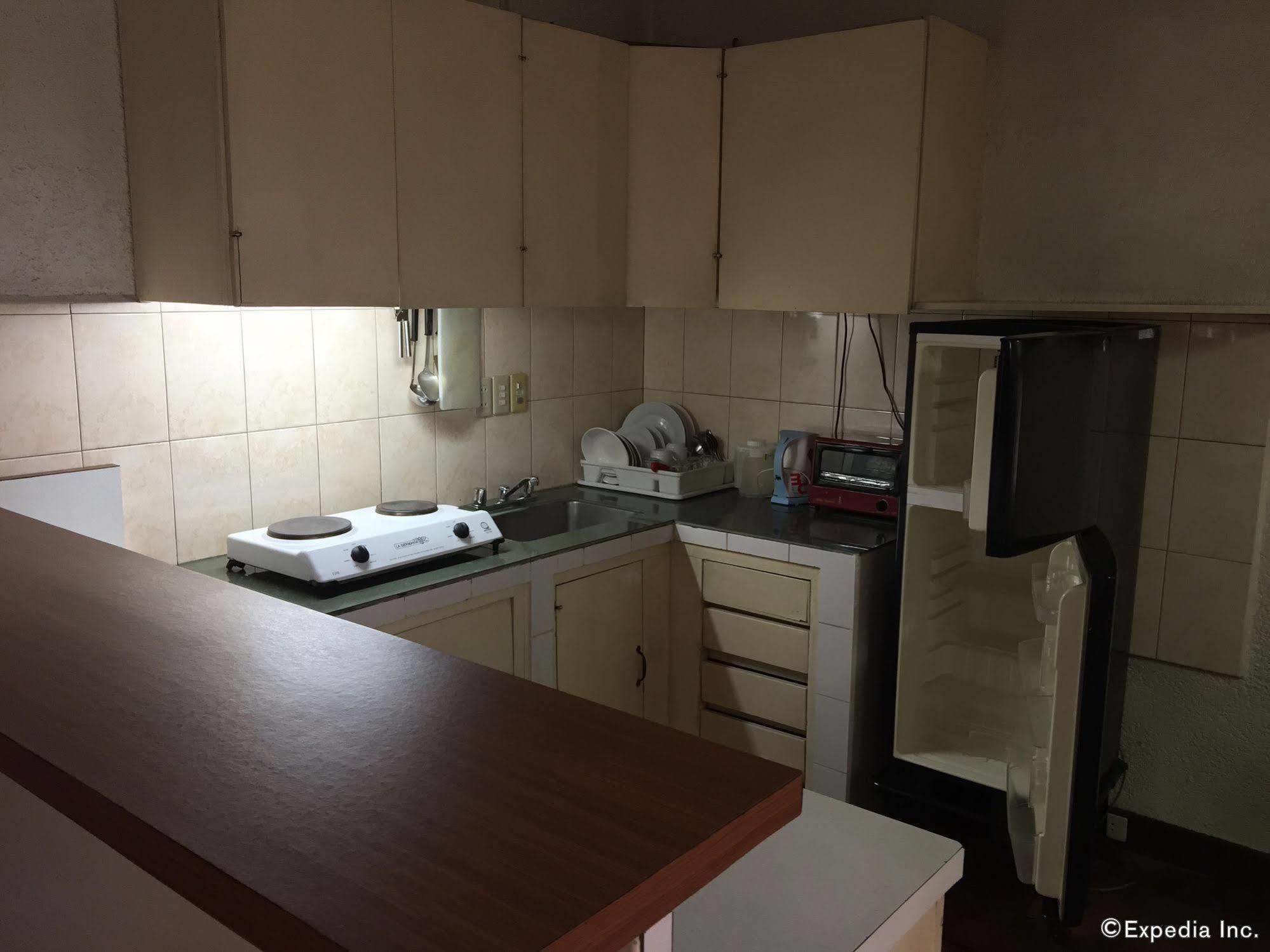 Broadway Court Apartelle 4Th Street Manilla Buitenkant foto