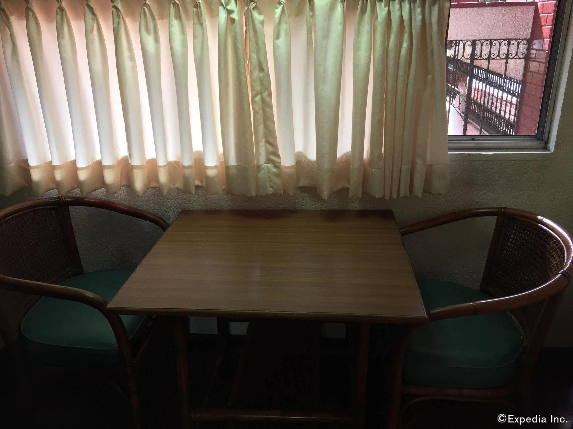Broadway Court Apartelle 4Th Street Manilla Buitenkant foto