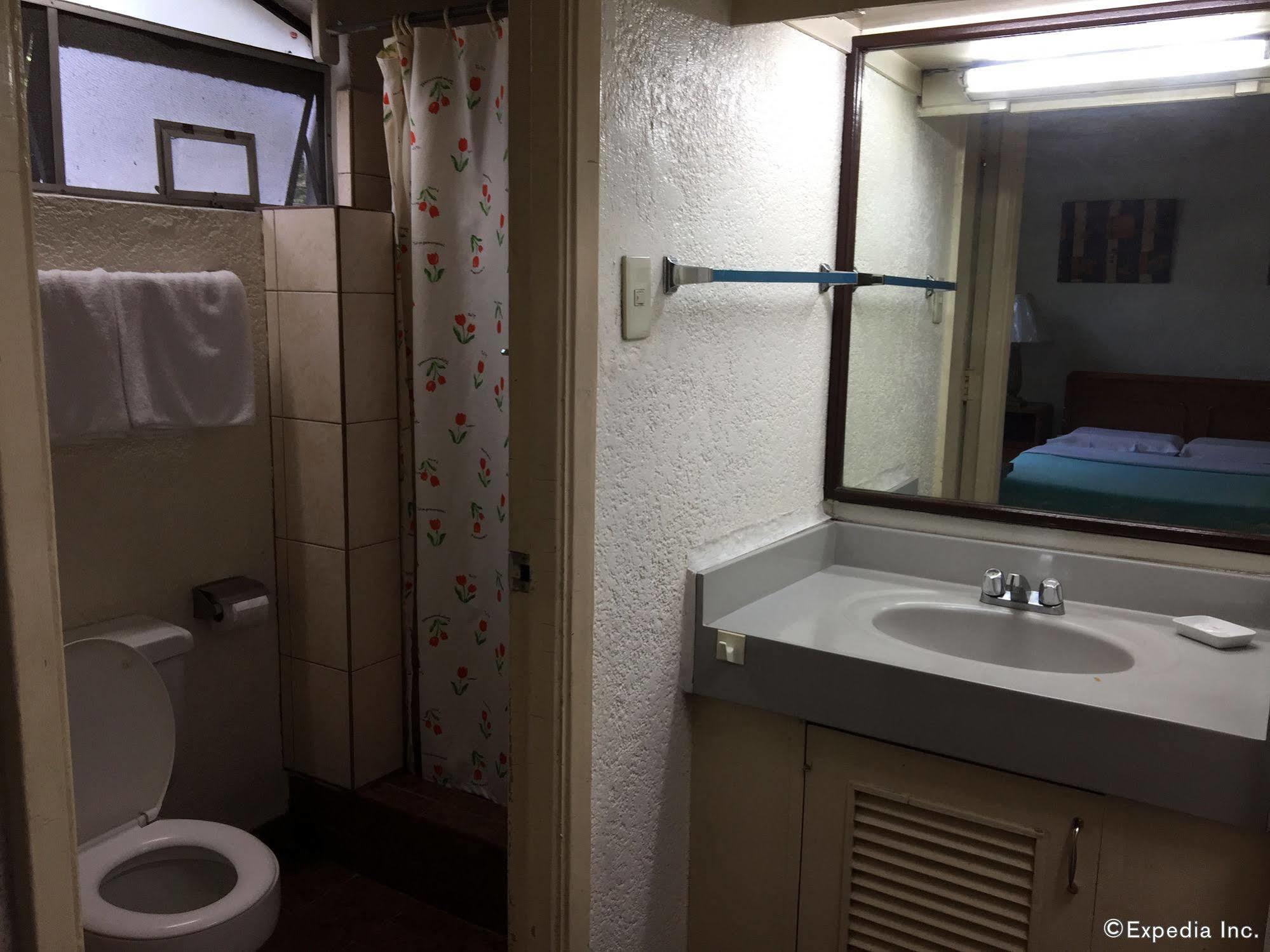 Broadway Court Apartelle 4Th Street Manilla Buitenkant foto