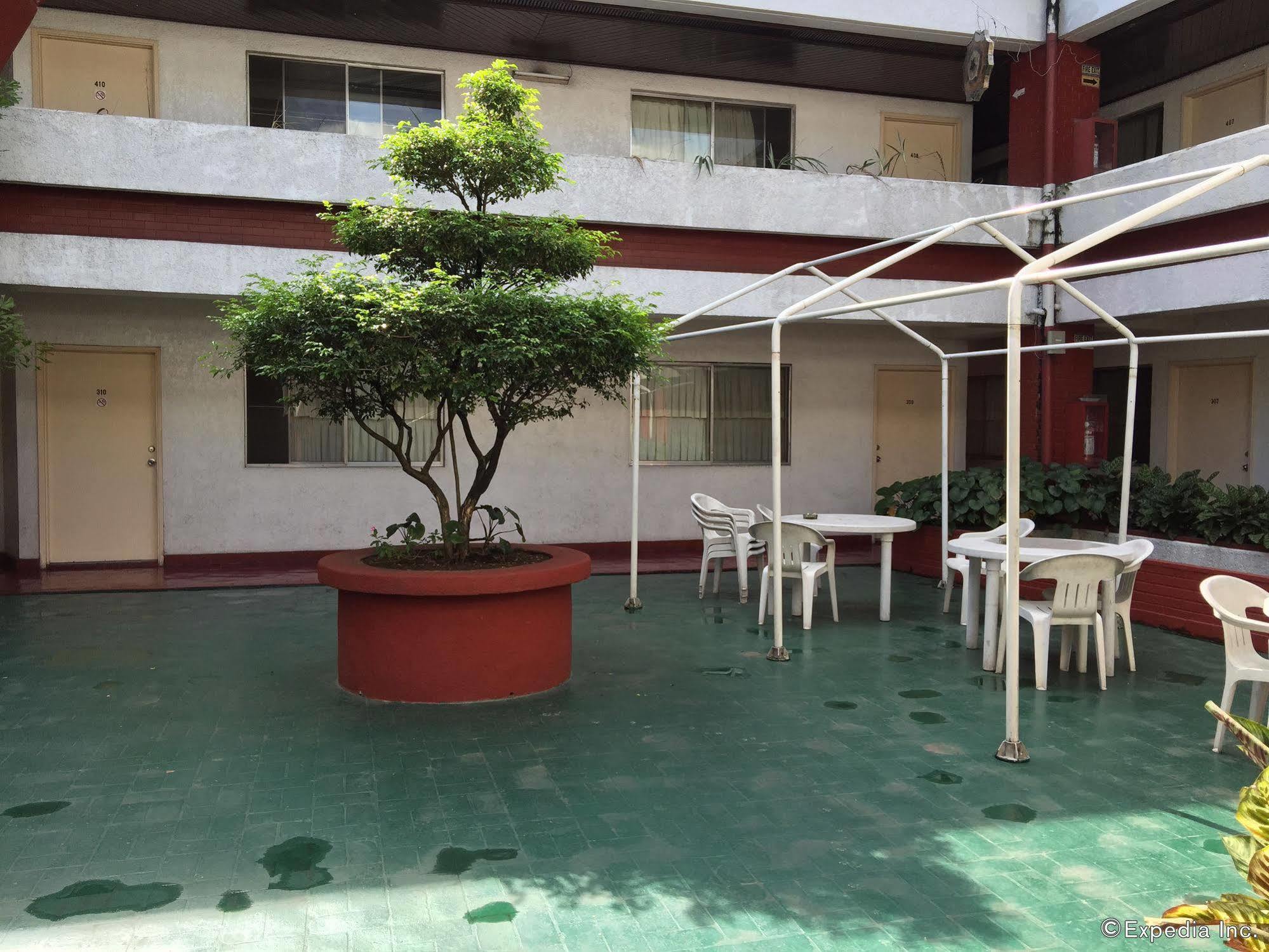 Broadway Court Apartelle 4Th Street Manilla Buitenkant foto