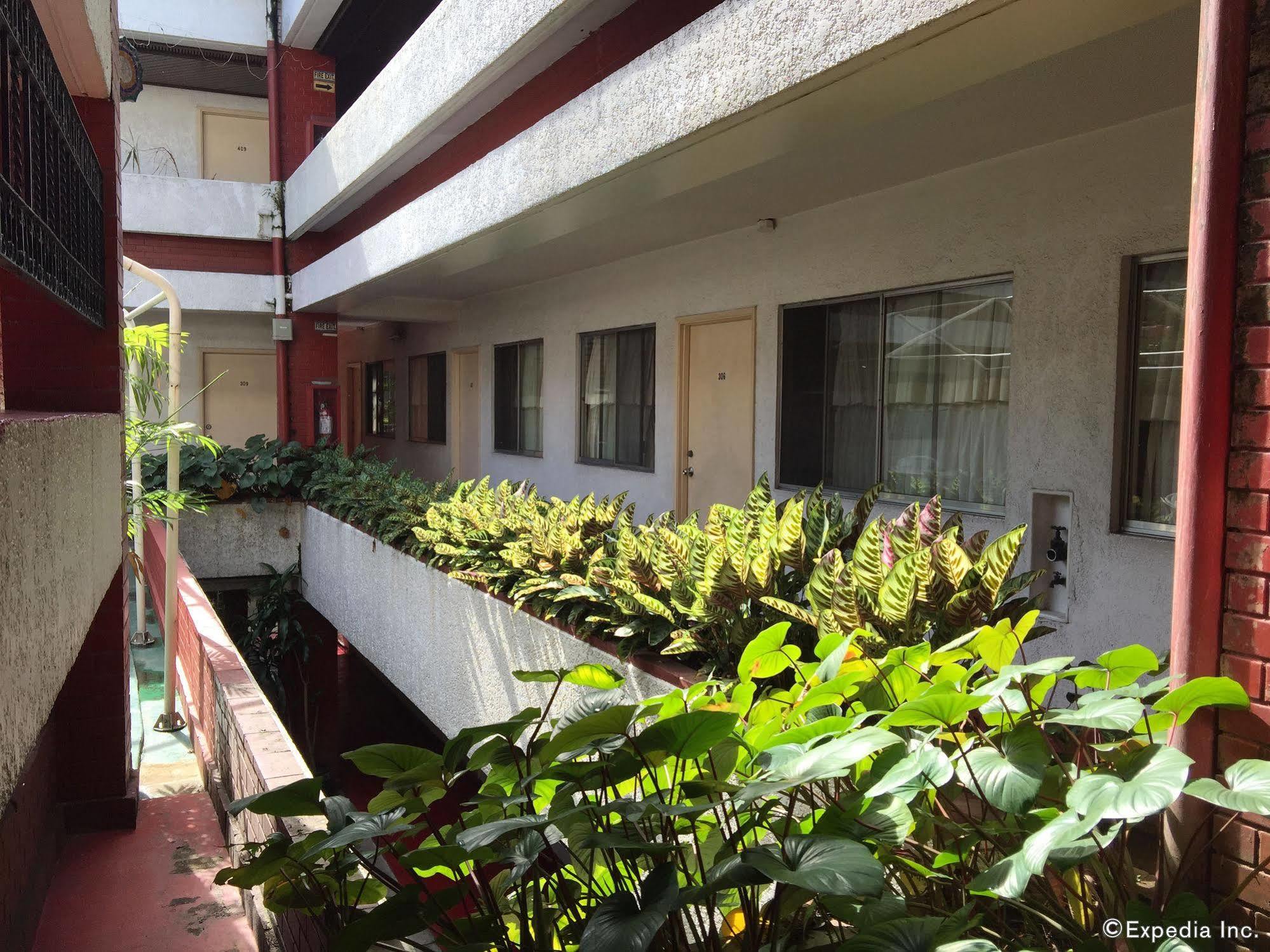 Broadway Court Apartelle 4Th Street Manilla Buitenkant foto
