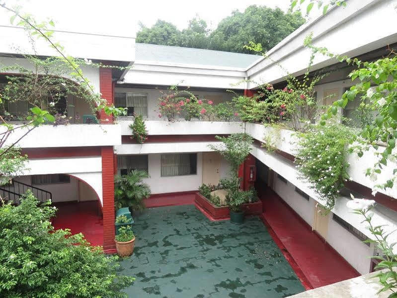 Broadway Court Apartelle 4Th Street Manilla Buitenkant foto