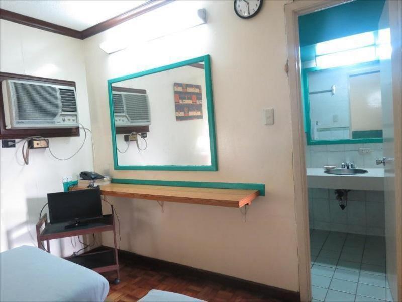 Broadway Court Apartelle 4Th Street Manilla Buitenkant foto